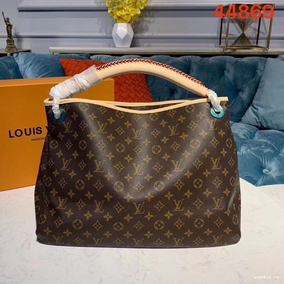 WIS ARTSY LOUIS MM VUITTON 0223